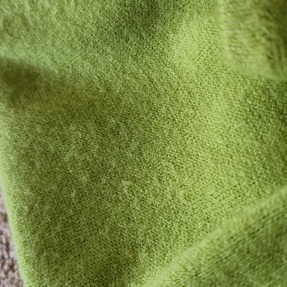 R.Q.T Green Acrylic Sleeveless Turtleneck Sweater, Large - Picture 12 of 12